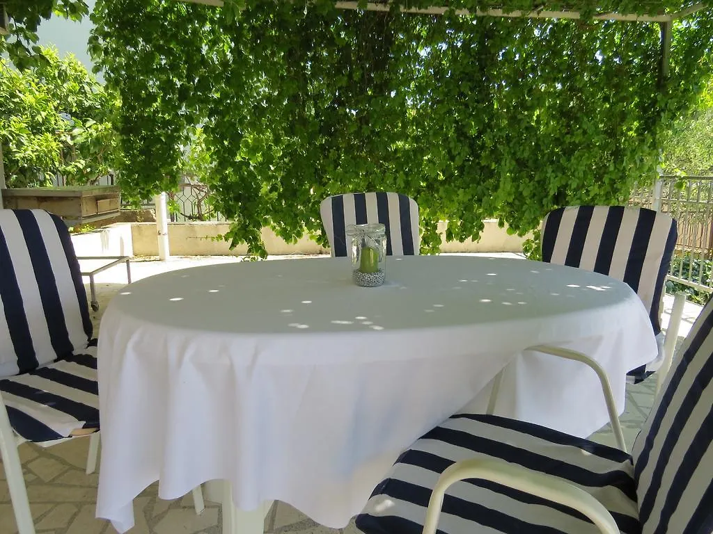 Apartments Lovric - 30 Meters To The Beach Trogir Croatia