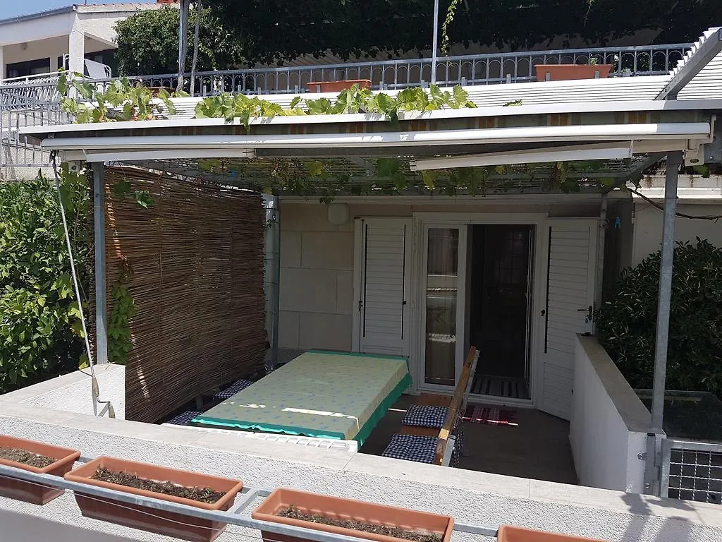 Apartments Lovric - 30 Meters To The Beach Trogir 0*,