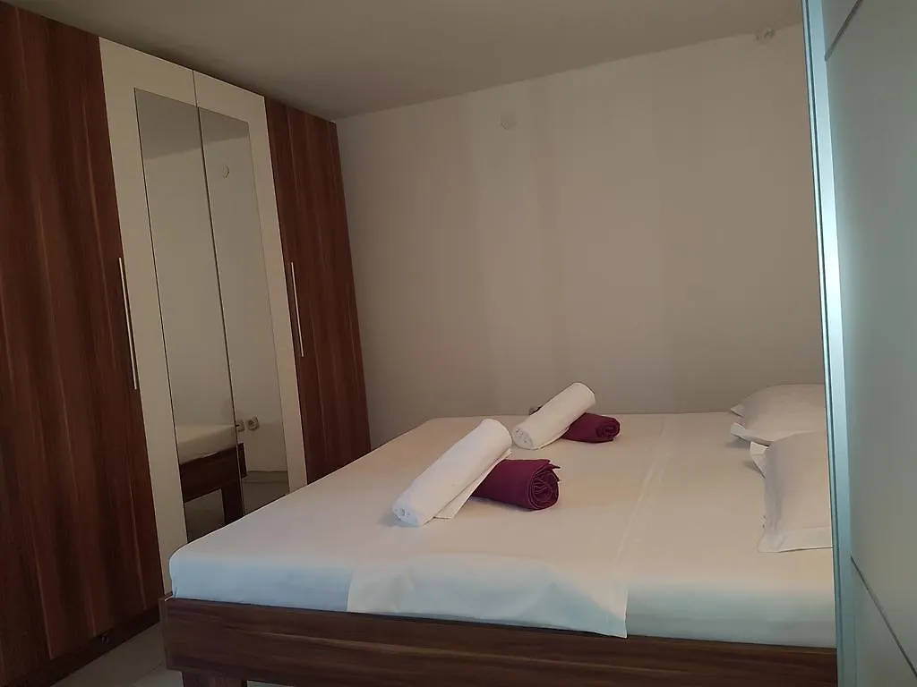 Apartments Lovric - 30 Meters To The Beach Trogir